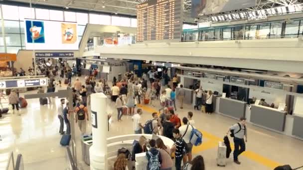 fiumicino lotnisko terminalu pasażerowie lotu - Materiał filmowy, wideo