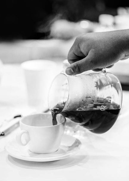Γευσιγνωσία καφέ, καφέ ποτήρια σε μια καφετέρια  - Φωτογραφία, εικόνα