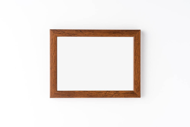 Деревянная рамка с копирайтом на белом фоне - Фото, изображение