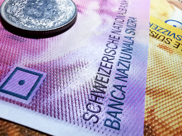Primer plano dinero francos suizos - Foto, Imagen