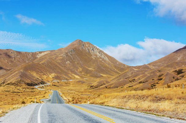 Όμορφος ορεινός δρόμος προς το Lindis Pass, Νέα Ζηλανδία - Φωτογραφία, εικόνα