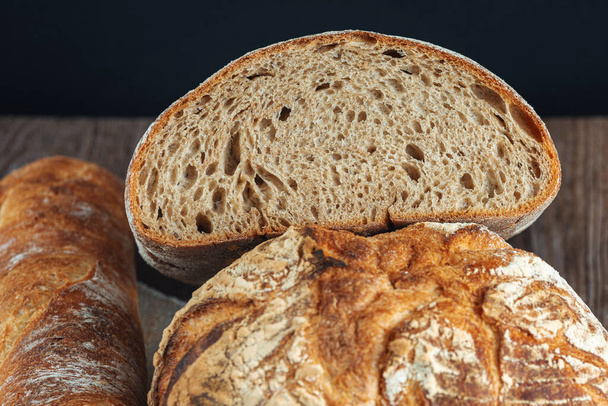 Textura de pão feito de farinha de centeio
 - Foto, Imagem