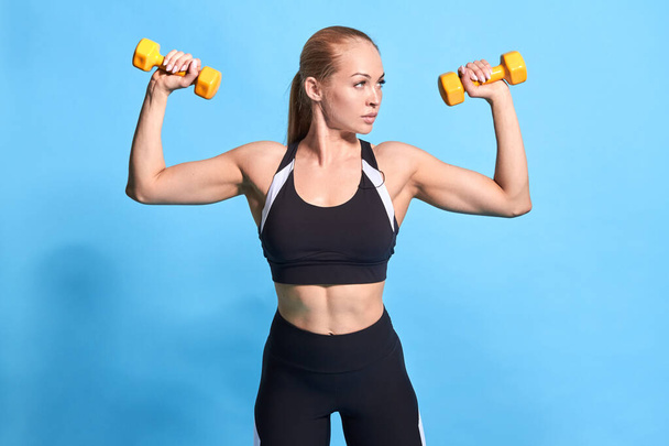 strong muscular blonde girl preparing for a competition - Photo, image