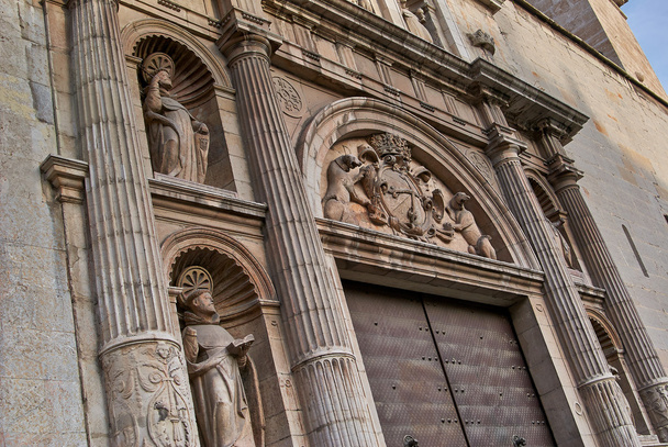 Edificios históricos con frentes de encaje de la ciudad Valencia España
 - Foto, imagen