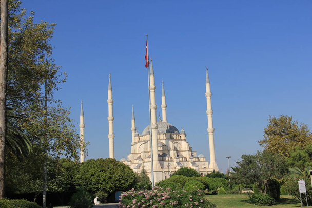  historische centrum moskee in adana - Foto, afbeelding