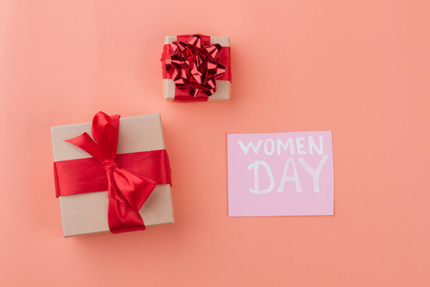 Frauentag und Geschenkboxen von oben. - Foto, Bild