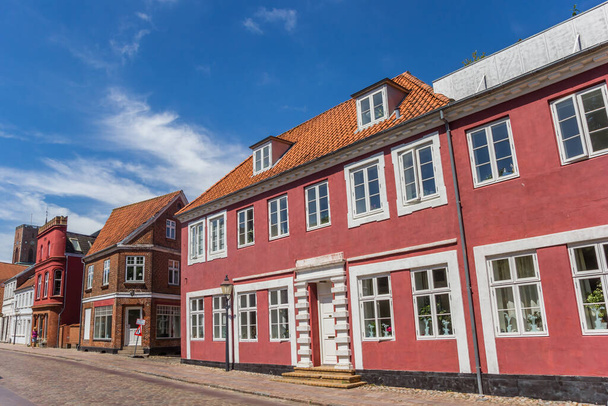 Colorful red facades in the streets of Ribe, Denmark - Фото, зображення