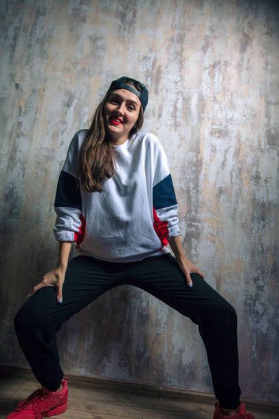 happy beautiful teenage girl dancing hip-hop - Foto, imagen