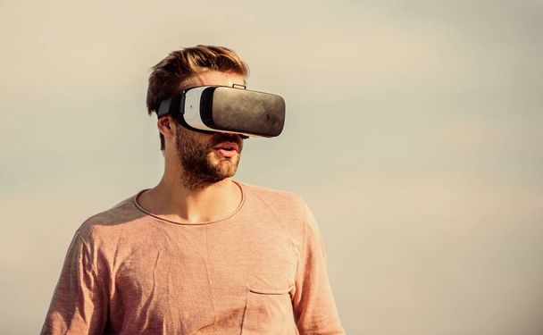 It is so real. male reality. looking modern. create own business. Digital future and innovation. macho man wear wireless VR glasses.. guy virtual reality goggles. sexy man sky background vr glasses - Fotografie, Obrázek