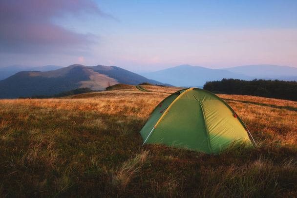 Green tent in spring mountains - Zdjęcie, obraz