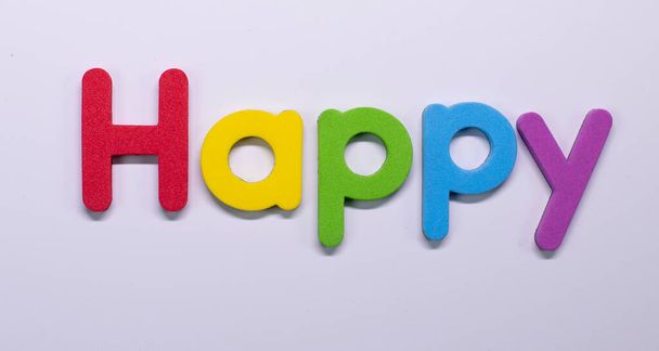 Parola Happy scritta con spugna a colori - Foto, immagini