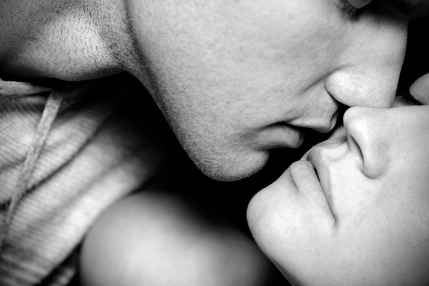 Woman and man kissing - Fotó, kép