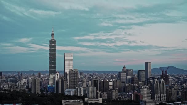 Napkelte Taipei város gyönyörű felhők - Felvétel, videó