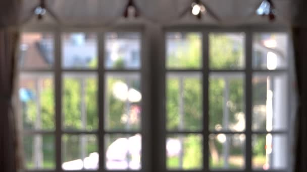 homályos ablakok belső homályos kilátás az épület ablakából - Felvétel, videó