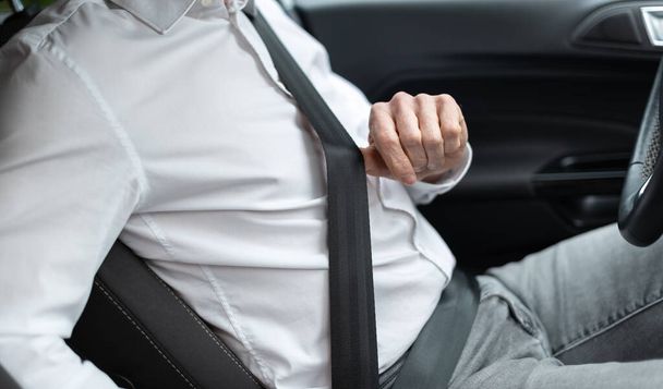Man fastening seat belt in car - Foto, Imagen