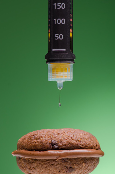 στυλό ινσουλίνης και cookie - Φωτογραφία, εικόνα