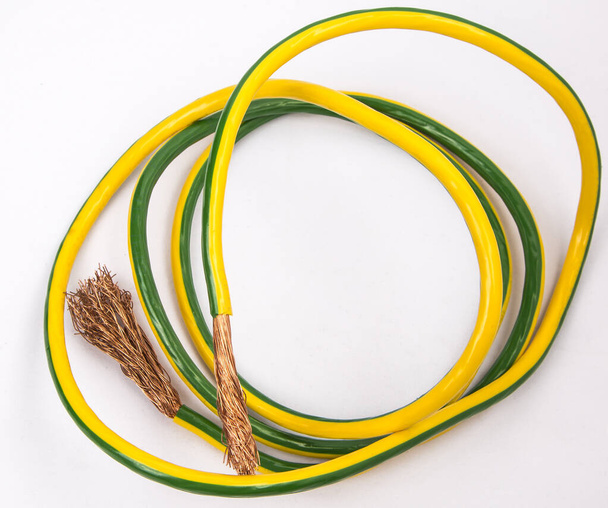 Nagyfeszültségű kábel keresztmetszete, polimer szigetelés  - Fotó, kép