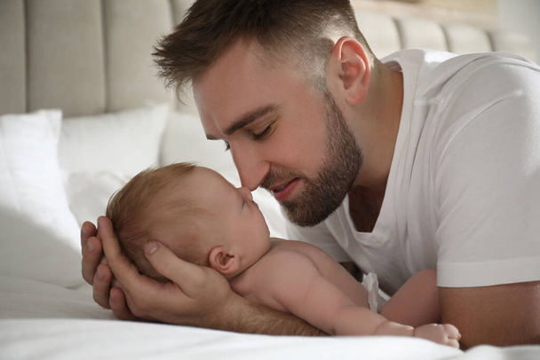 Father with his newborn son at home - Fotoğraf, Görsel