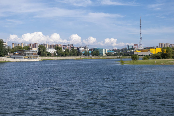 Εκτροπή του ποταμού Angara στην πόλη του Ιρκούτσκ. - Φωτογραφία, εικόνα