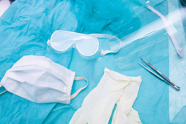surgeon's medical accessories, glasses, gloves, mask, face shield. - Φωτογραφία, εικόνα