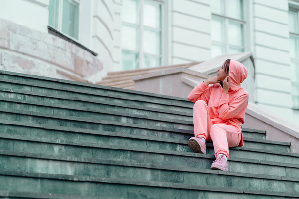 Adult female sitting on steps of Palace. - Fotoğraf, Görsel