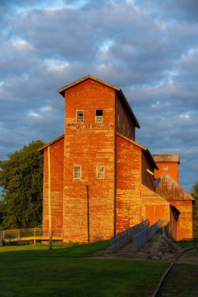 Old grain elevator in the Midwest at sunrise. - Photo, Image
