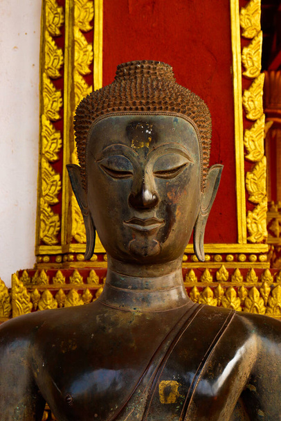 Vista da vicino della statua di Buddha, Haw Phra Kaew Temple, Laos - Foto, immagini