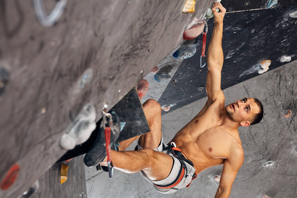 Male professional climber at indoor workout at bouldering centre. - Fotoğraf, Görsel