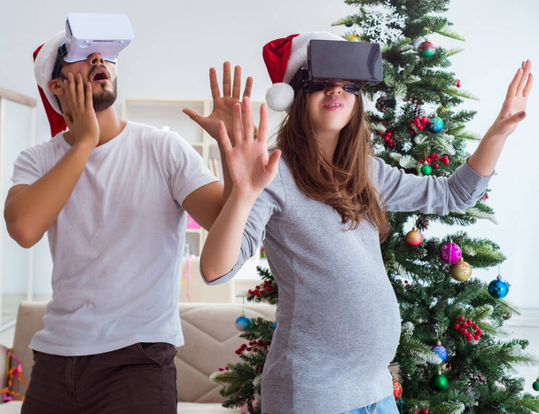 Young family expecting child baby wearing virtual reality VR gla - Valokuva, kuva