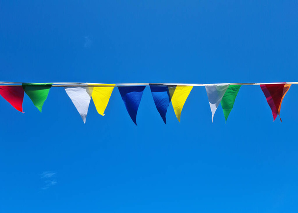 Banderas coloridas del triángulo Bunting - Foto, imagen