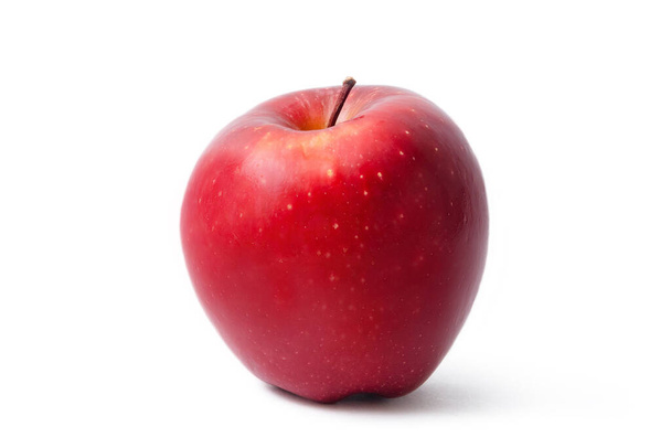 Rip rode appel geïsoleerd op witte achtergrond. Vers biologisch appelfruit. Knippad. - Foto, afbeelding