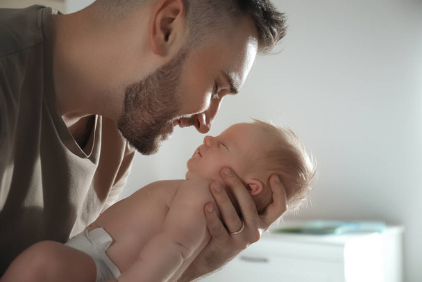 Father with his newborn son at home, closeup - Foto, Imagen