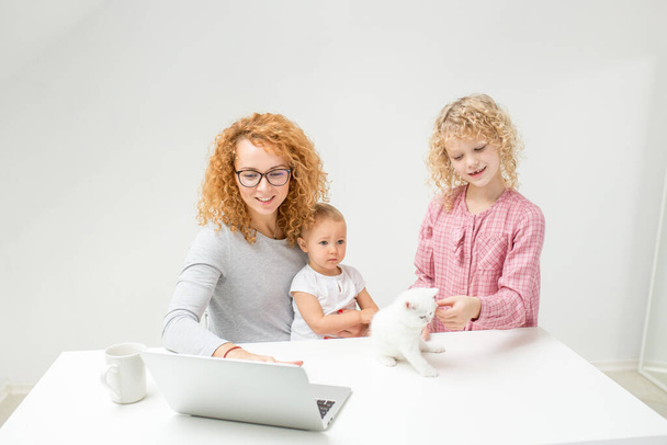 parent and her kids spending weekend in front of the laptop - Fotó, kép