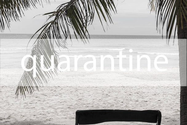 Tropisch paradijs strand uitzicht op de oceaan zwart-wit foto quarantaine sluiten belettering quarantaine - Foto, afbeelding