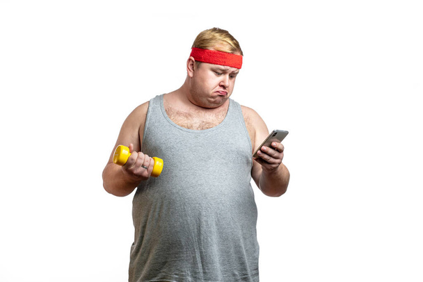 lähikuva muotokuva ylipainoisia lihavia miehiä käsi pitämällä hänen iso vatsa - Valokuva, kuva