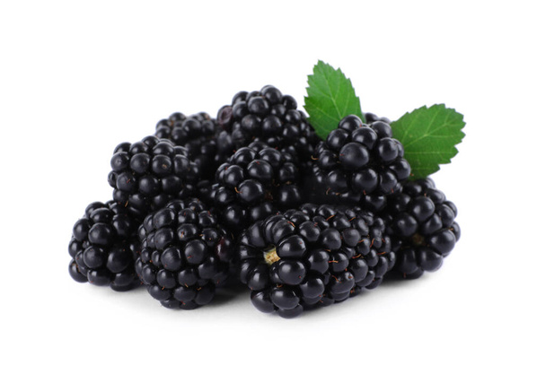 Tasty ripe blackberries and leaves on white background - Foto, Imagem