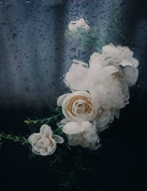 Las hermosas flores con gotas de agua - Foto, Imagen