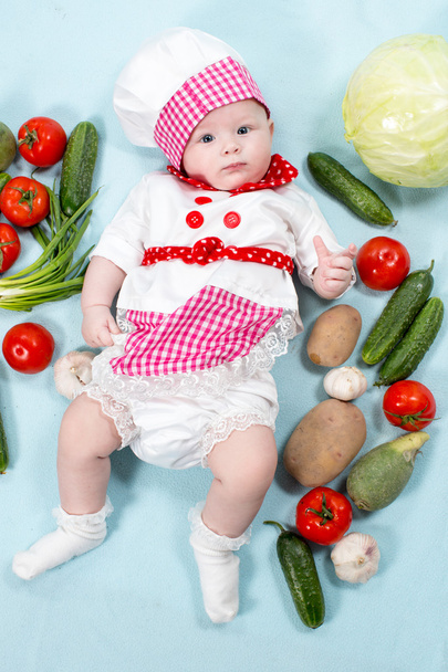 Baby with fresh vegetables. - Foto, Bild
