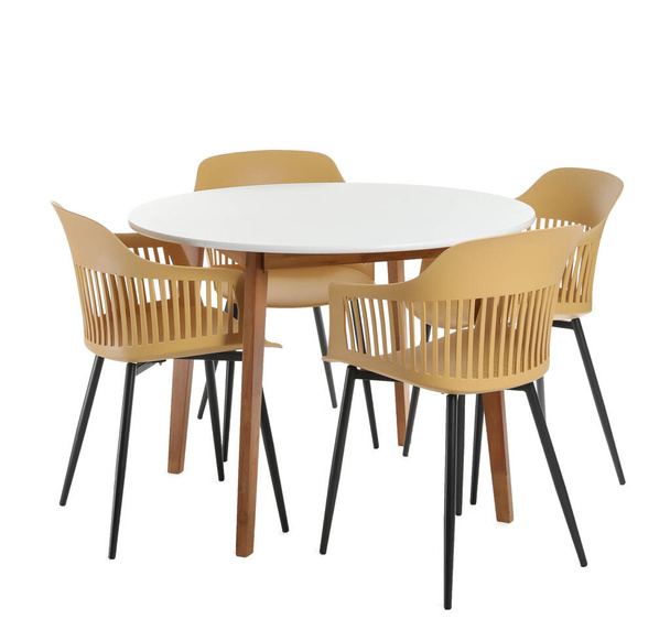 Stół z krzesłami na białym tle - Zdjęcie, obraz