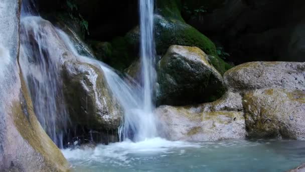 Маленькие водопады
 - Кадры, видео