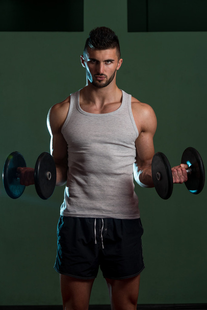 Young Man Lifting Dumbbell In Gym - Fotoğraf, Görsel