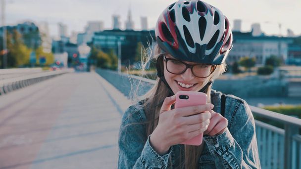 Portrait of a young caucasian woman with safety helmet using smartphone.  - Fotografie, Obrázek