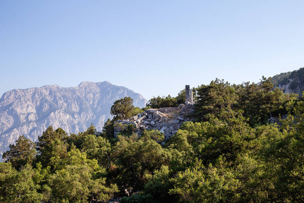 Antiguas ruinas en Termessos o Thermessos en las montañas de Tauro, provincia de Antalya, Turquía. Termessos. - Foto, imagen