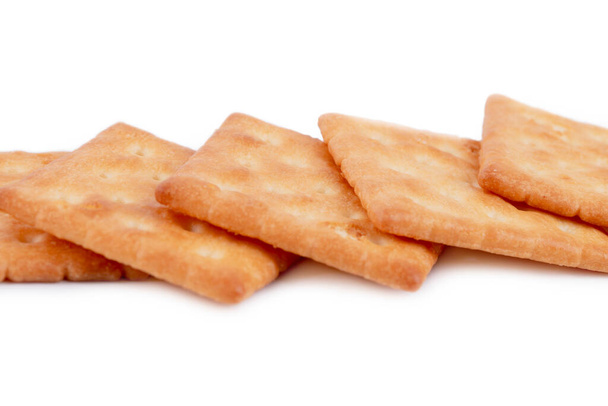 Quadratische Cracker Kekse isoliert auf weißem Hintergrund - Foto, Bild