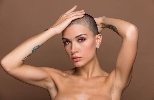 Attractive young woman with short hair posing in studio - Beauty shot of pretty caucasian girl - Zdjęcie, obraz
