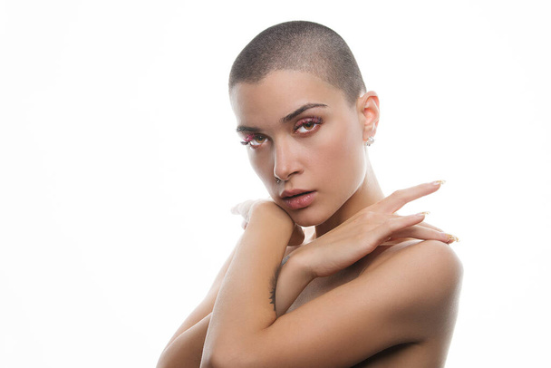 Attractive young woman with short hair posing in studio - Beauty shot of pretty caucasian girl - Foto, afbeelding