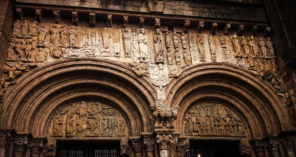 Romanesque reliefs in the cathedral of Santiago de Compostela, Spain - Foto, immagini