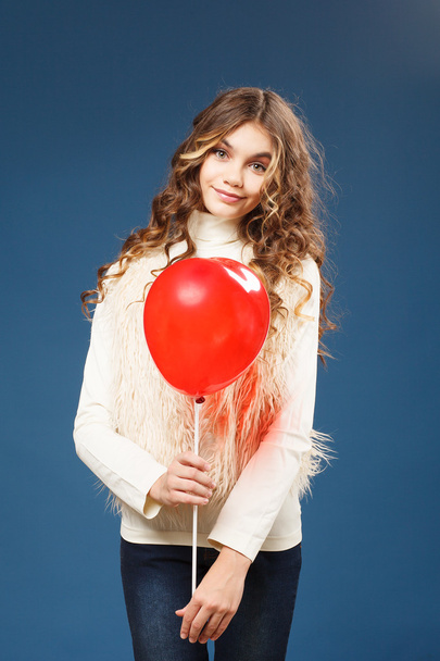 Young cute girl with heart-shaped ballon - Φωτογραφία, εικόνα