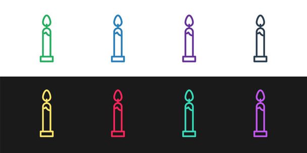 Impostare la linea icona della candela di masterizzazione isolato su sfondo bianco e nero. Candela cilindrica bastone con fiamma ardente. Illustrazione vettoriale - Vettoriali, immagini