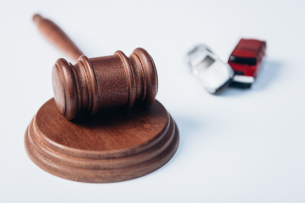 selective focus of gavel near toy cars on white, insurance concept  - Foto, Imagen